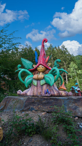 Sculpture de "Elfy" dans le parc Sculpture de "Elfy" dans le parc